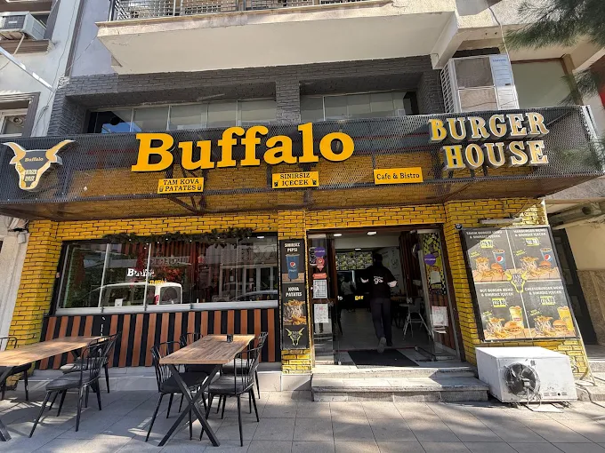 Buffalo Burger Bornova şubesi dış görünümü